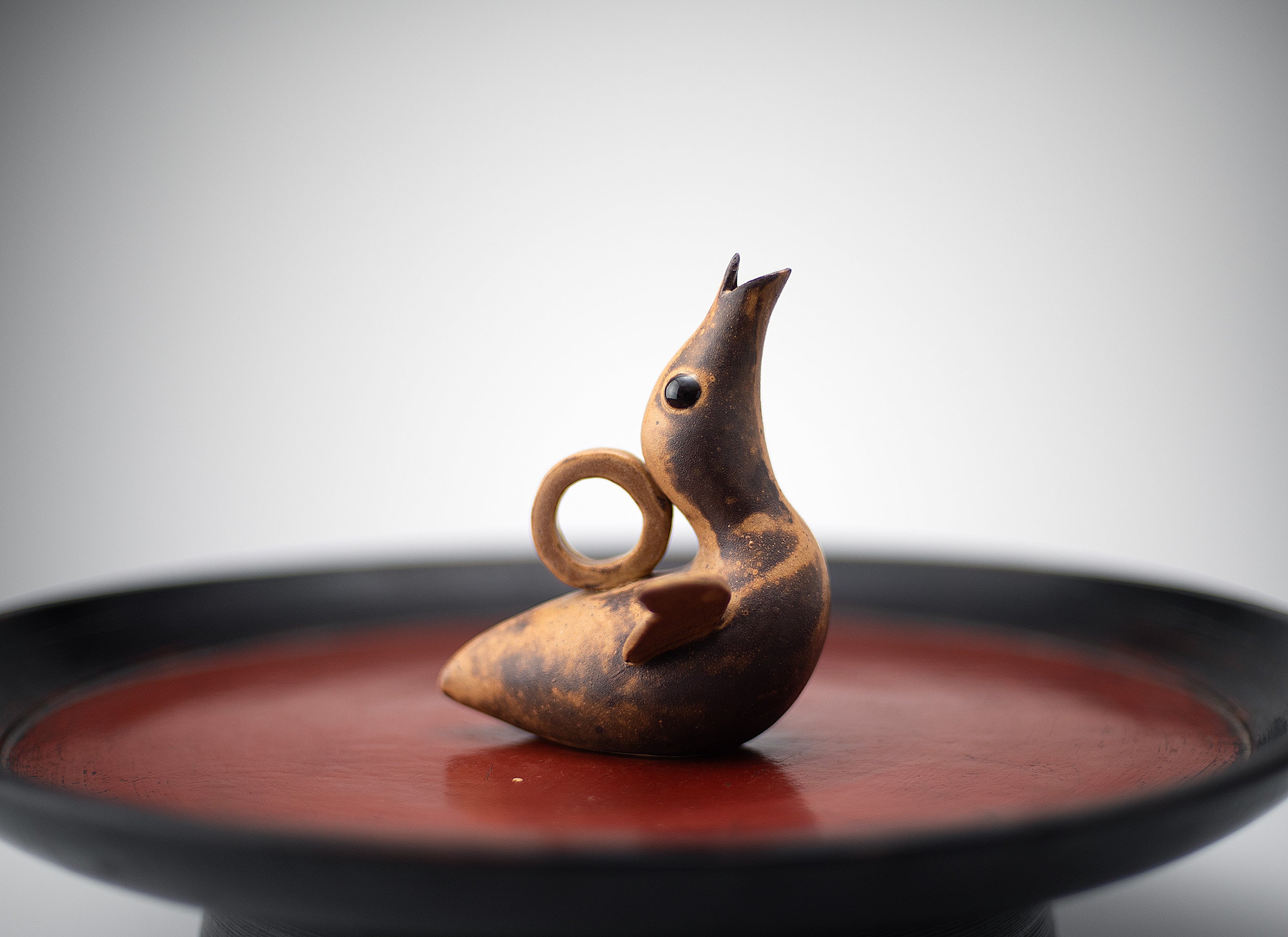 Glaçure Tadanoumi, récipient à saké en forme d’oiseau