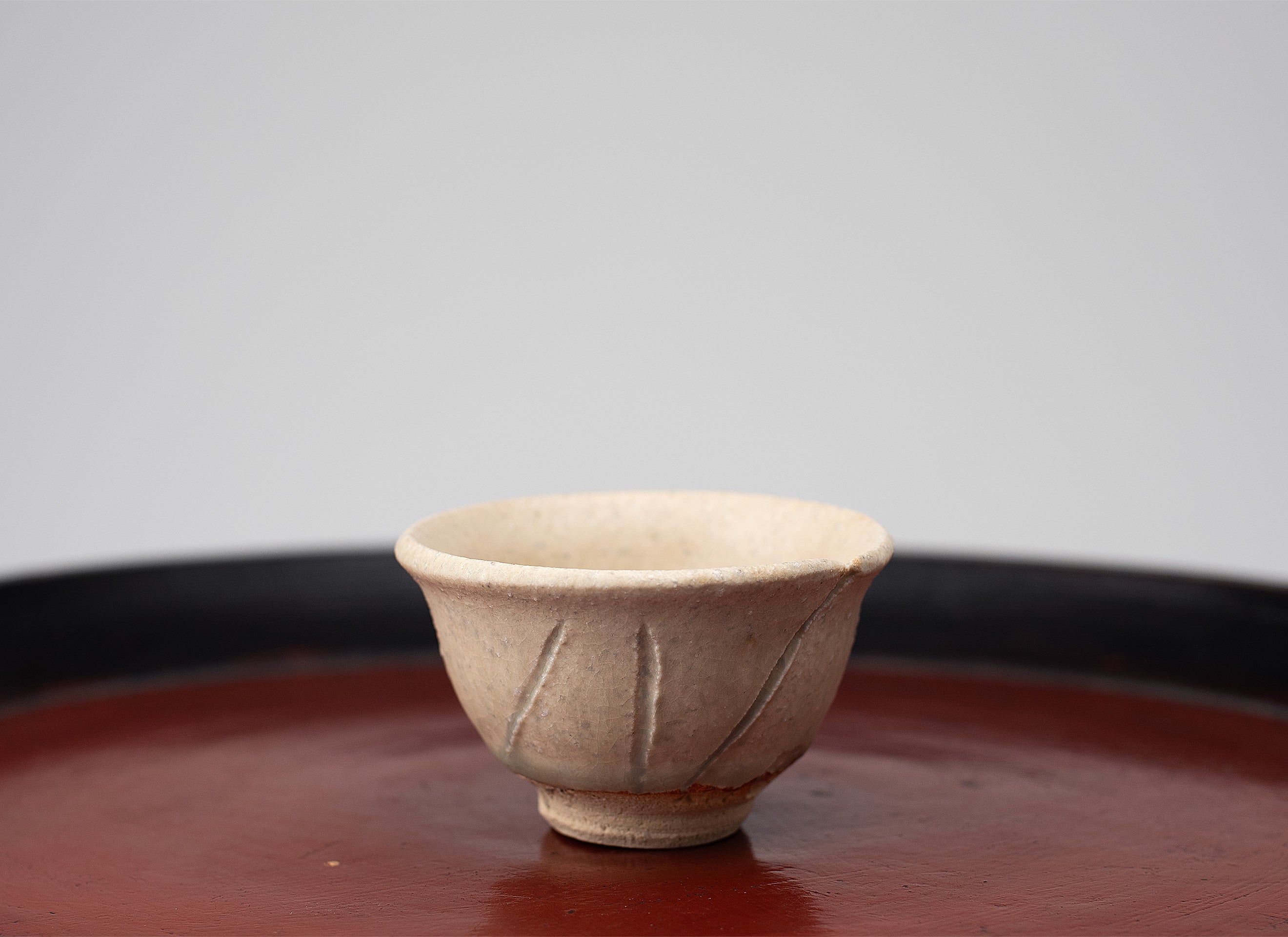 Glaçure Tadanoumi, gravé coupe à saké