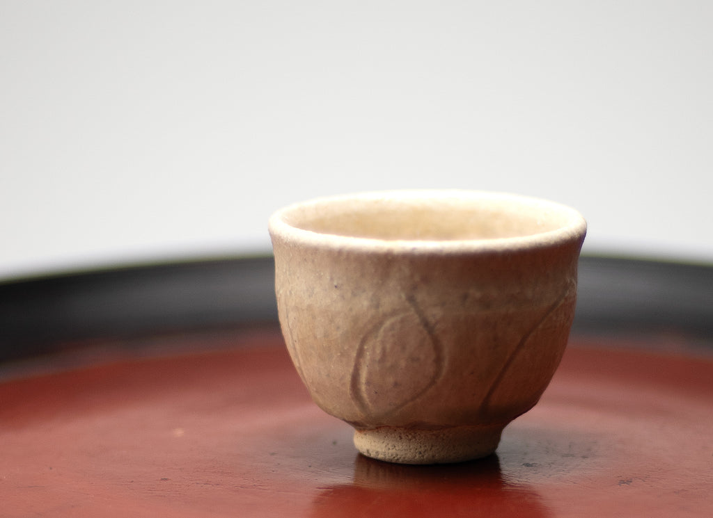 Glaçure Tadanoumi,Coupe à saké de gravures linéaires