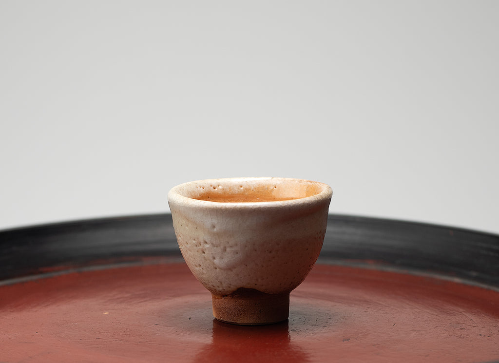 Coupe à saké rouge Shino