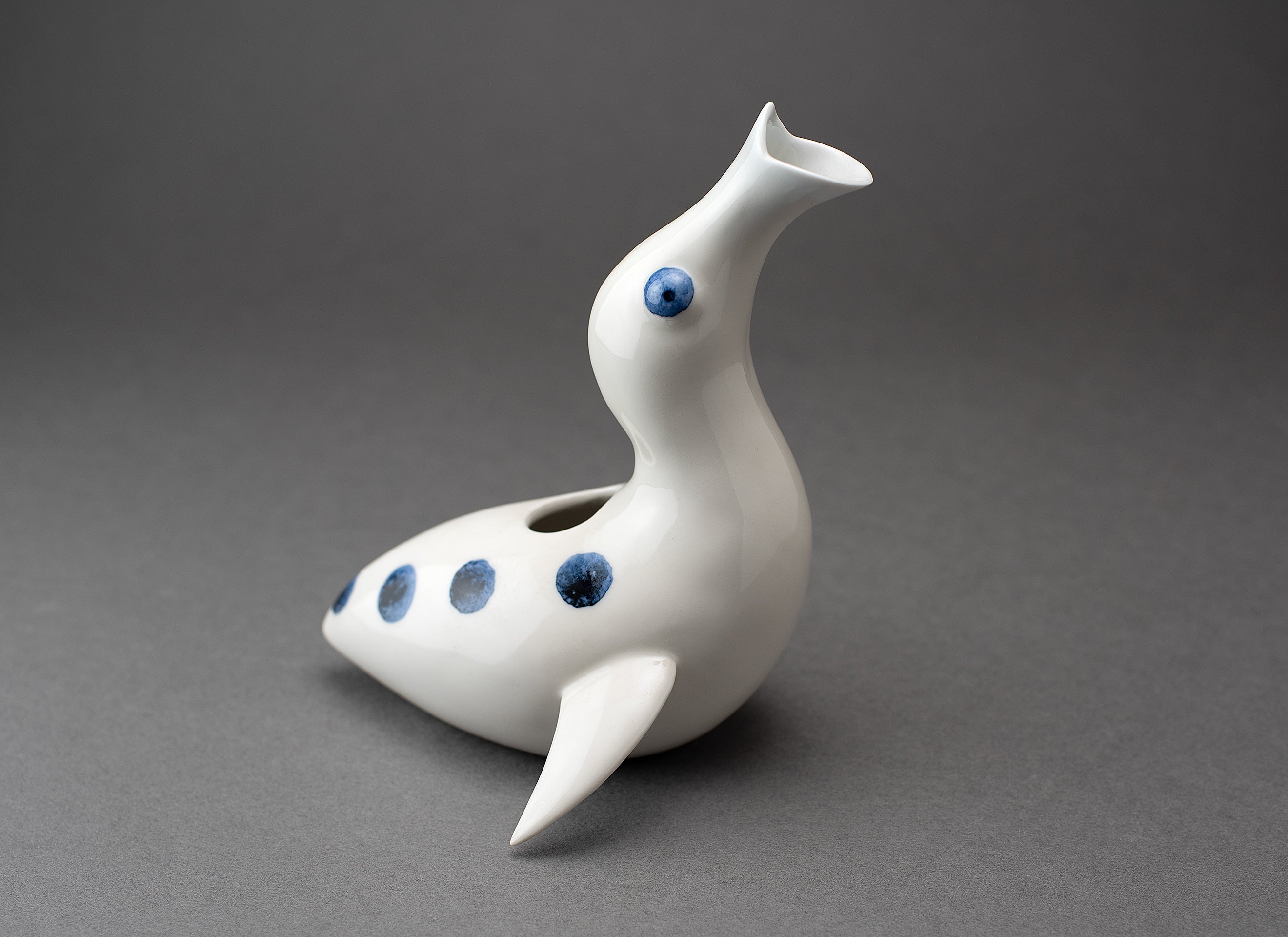 Récipient à saké en porcelaine blanche en forme d'oiseau