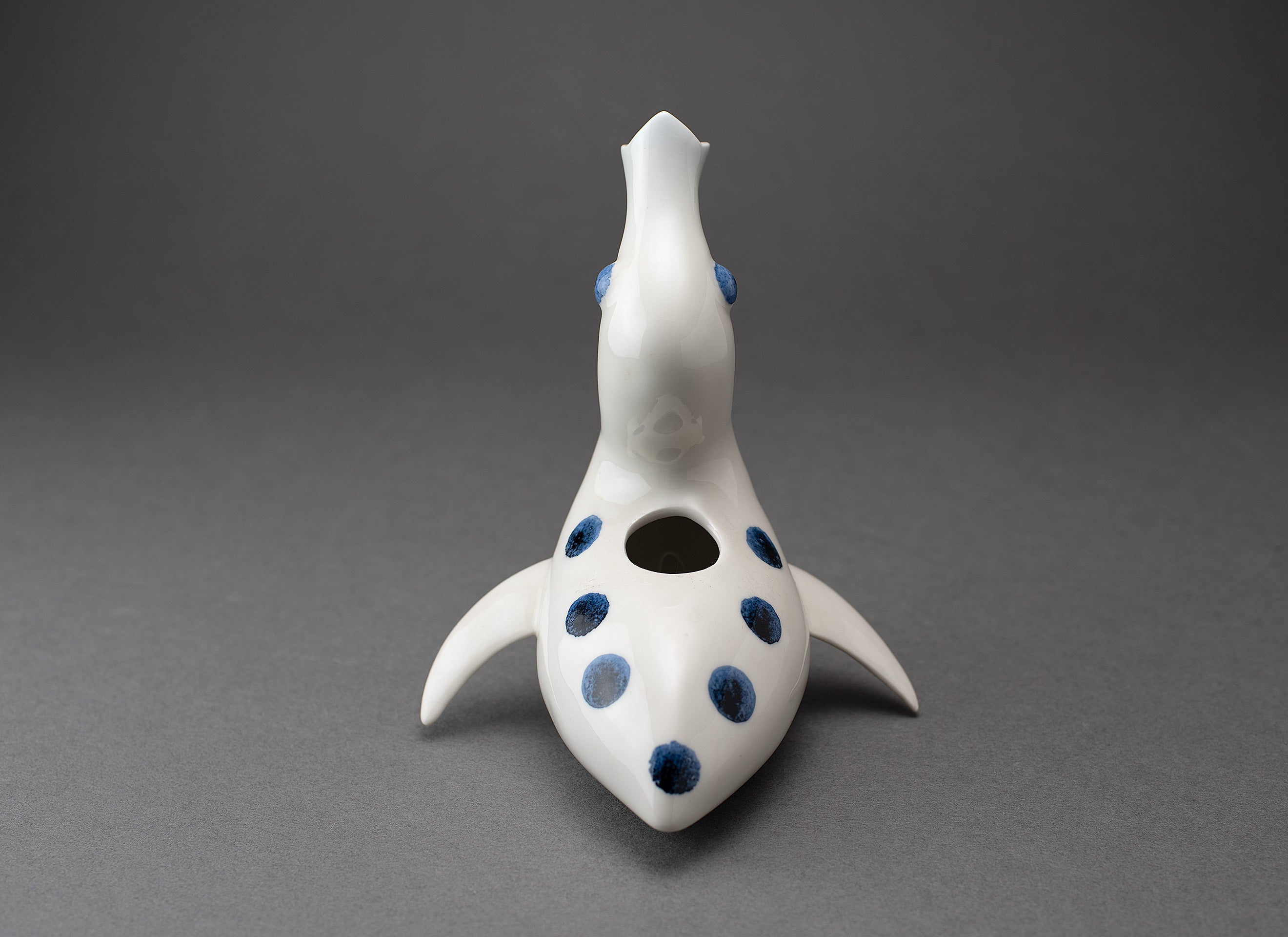 Récipient à saké en porcelaine blanche en forme d'oiseau