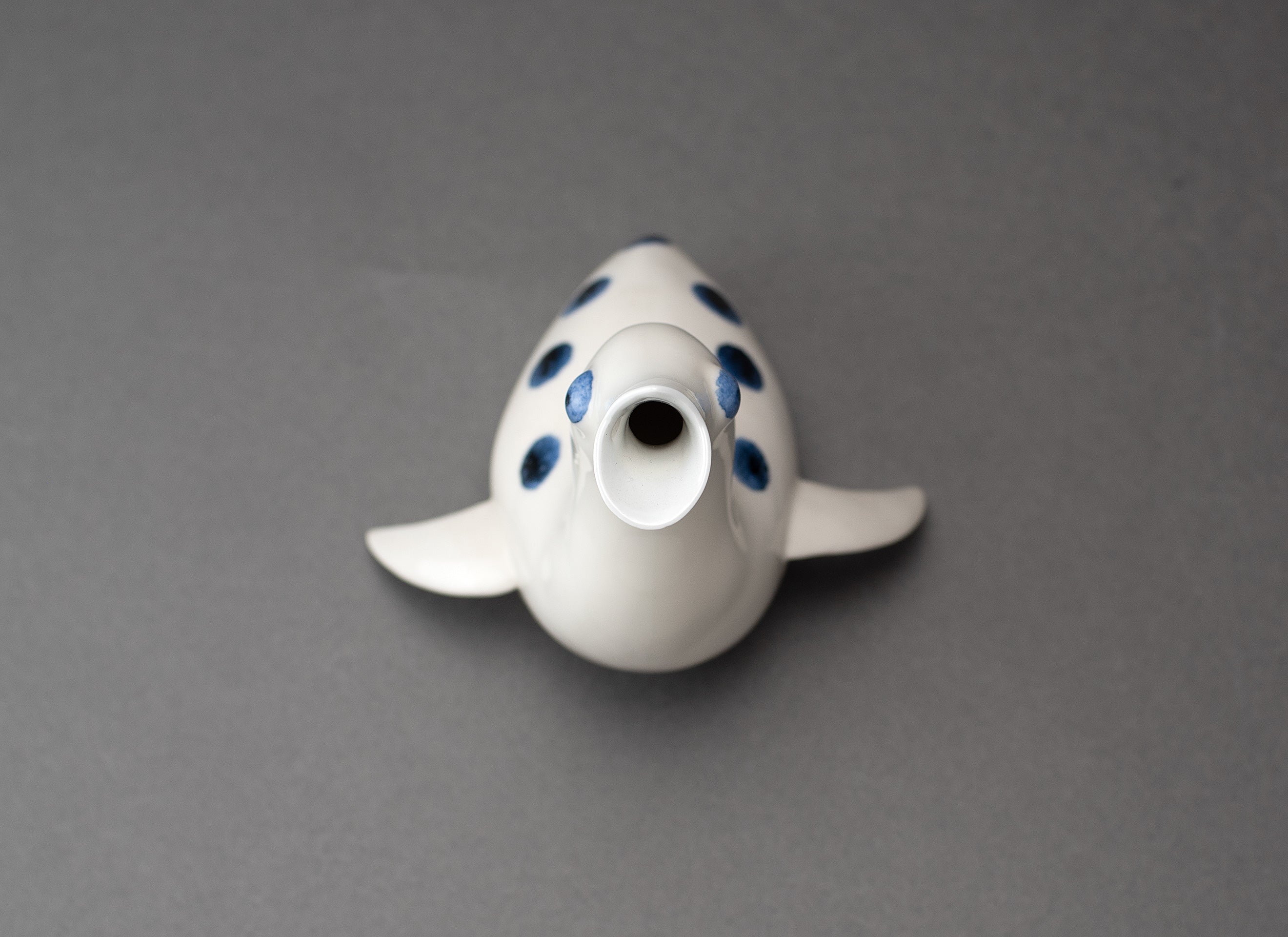 Récipient à saké en porcelaine blanche en forme d'oiseau