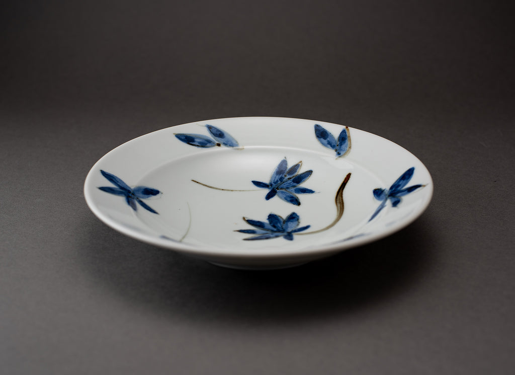 Motif feuillage Assiette en porcelaine bleue et blanche