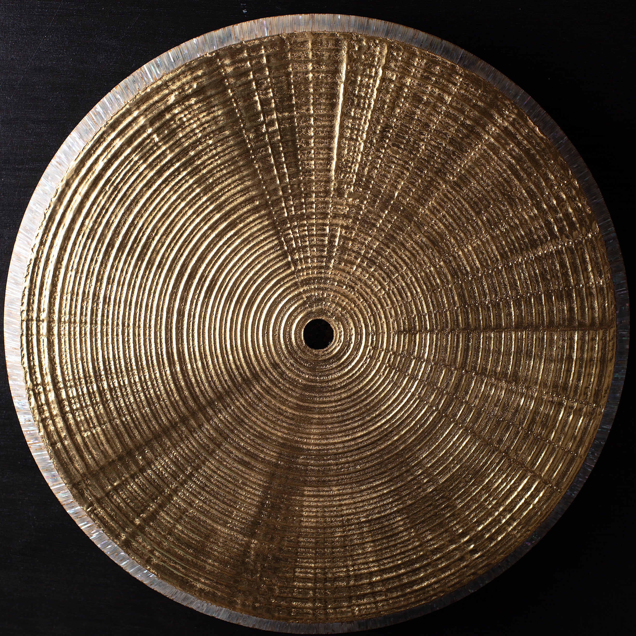 Vase à fleur unique, « Enveloppé de lumière »