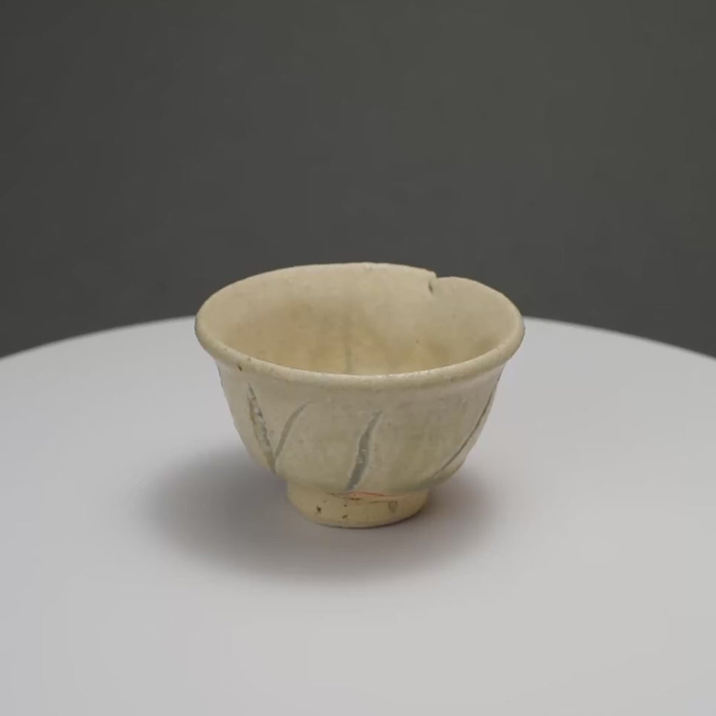 Glaçure Tadanoumi, gravé coupe à saké