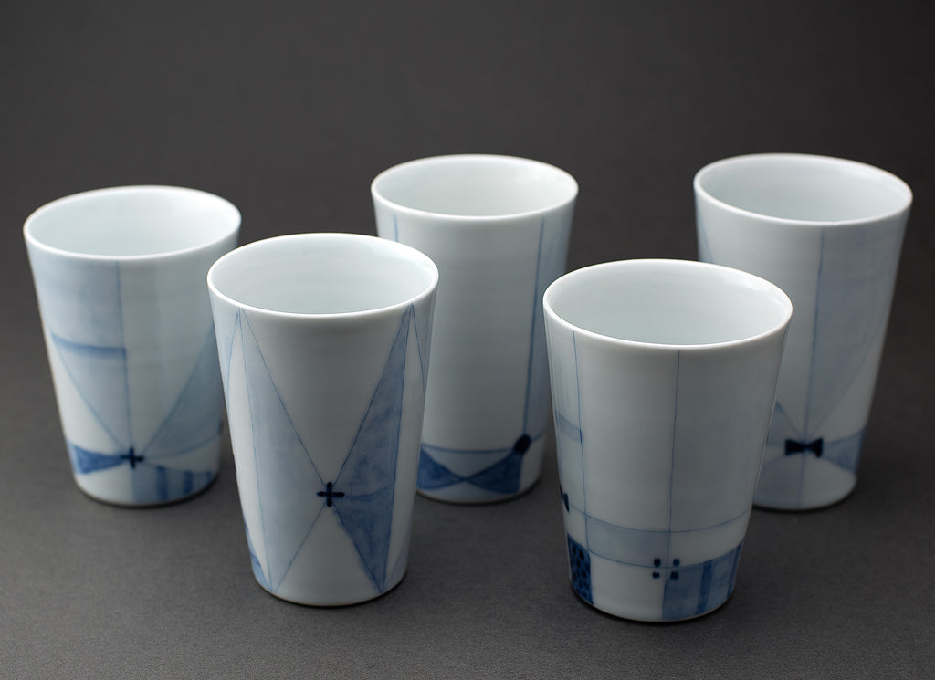 Tasse à utiliser librement (porcelaine bleue sous couverte)