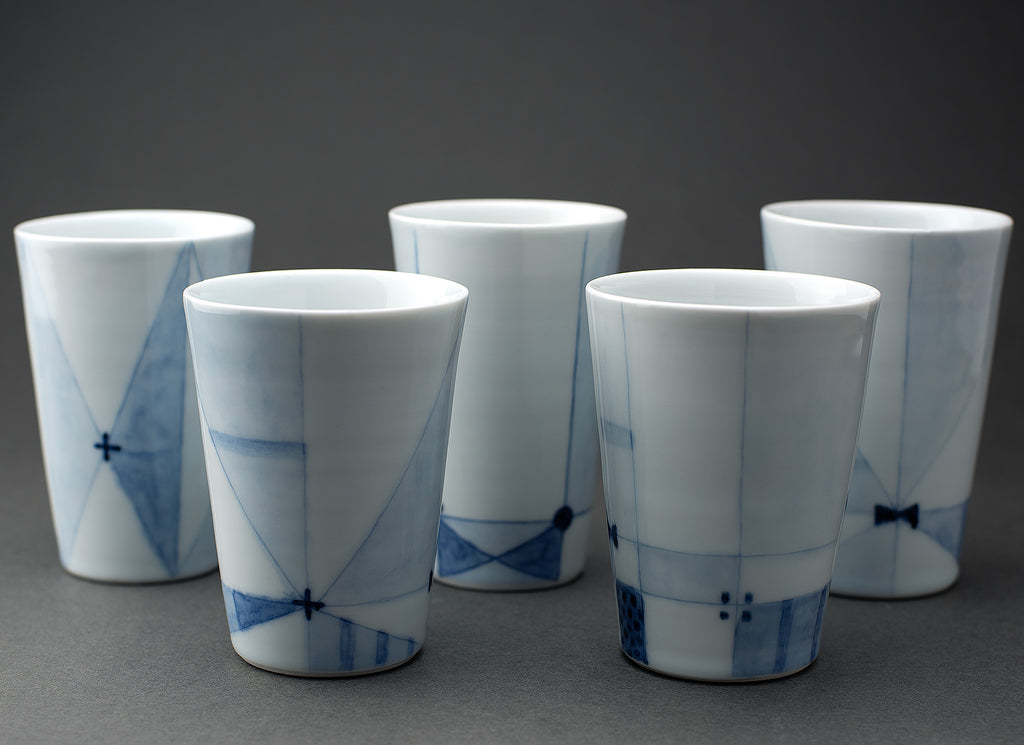 Tasse à utiliser librement (porcelaine bleue sous couverte)