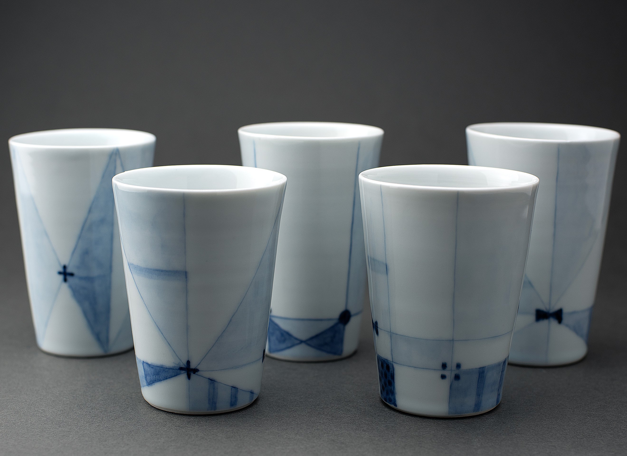 Tasse à utiliser librement (porcelaine bleue sous couverte)