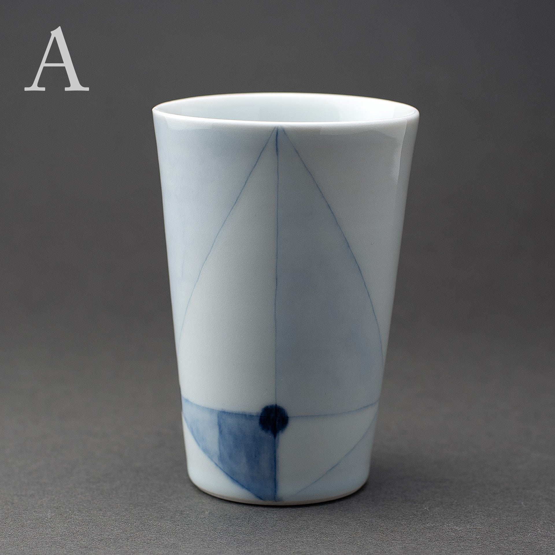 Tasse à utiliser librement (porcelaine bleue sous couverte)