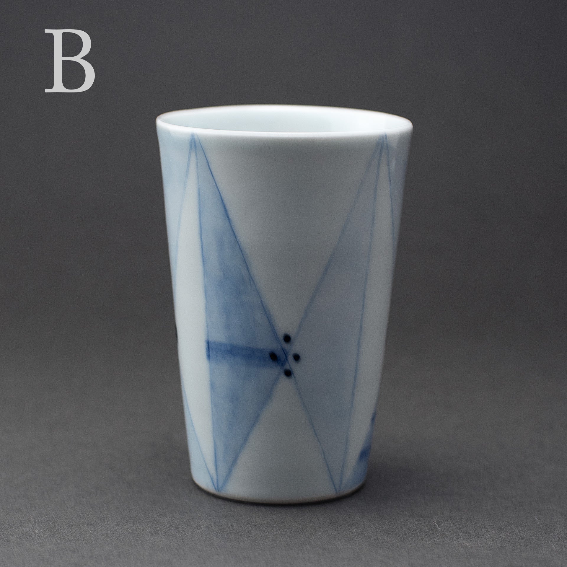 Tasse à utiliser librement (porcelaine bleue sous couverte)