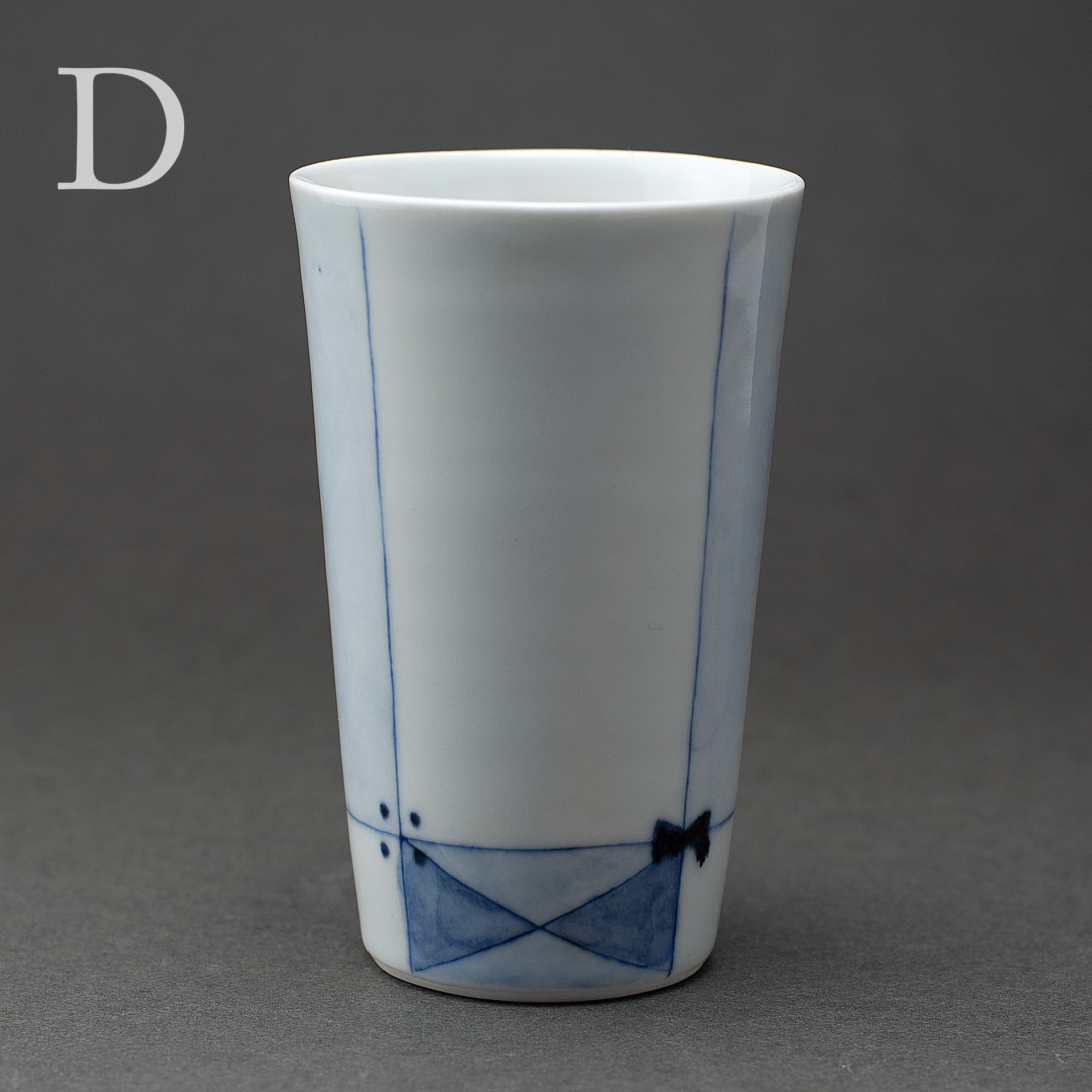 Tasse à utiliser librement (porcelaine bleue sous couverte)