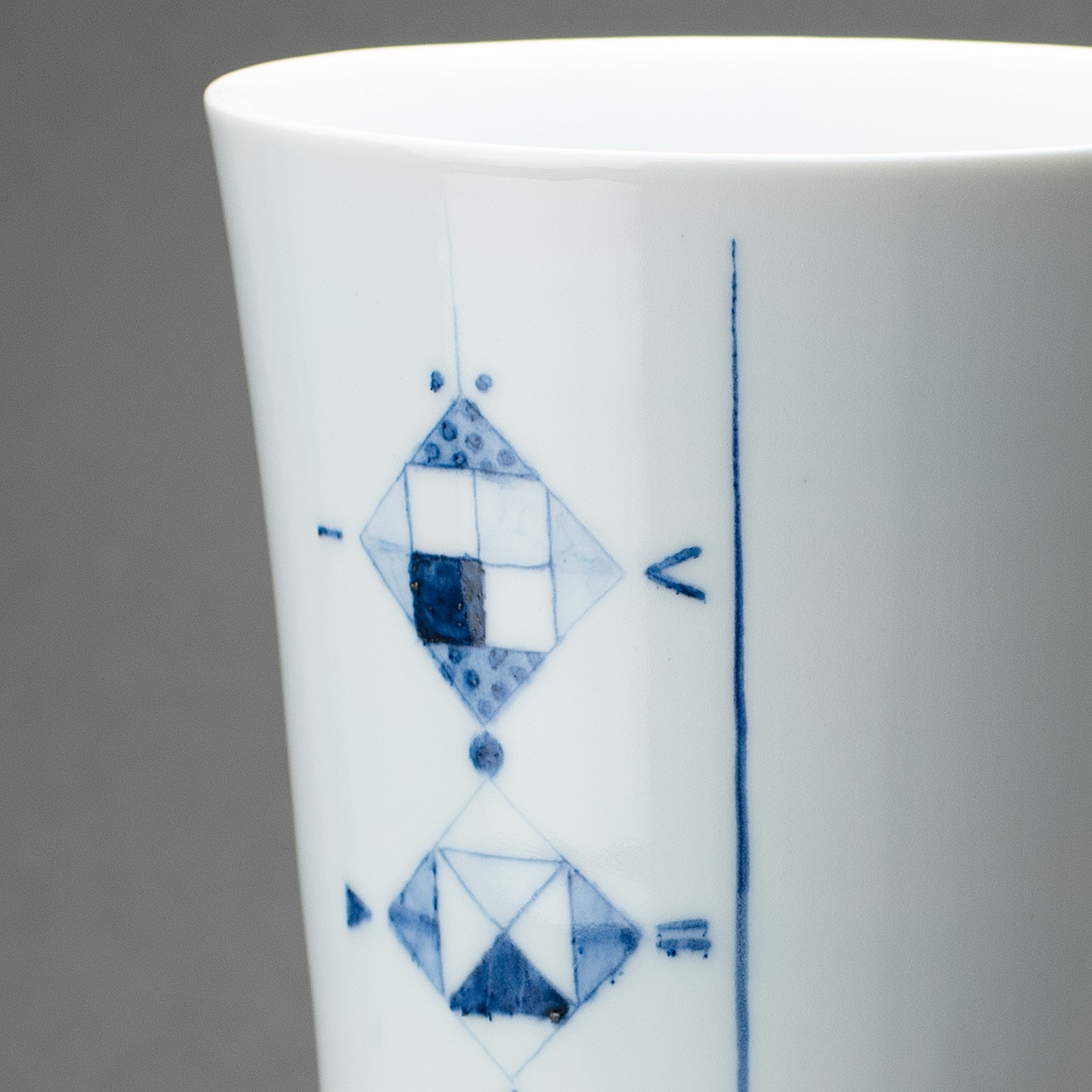 Motif à lignes céramique bleue Vase